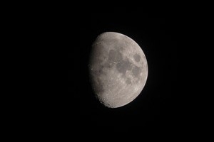 Σελήνη σε γέμιση προς Πανσέληνο – Αύξων Αμφίκυρτος