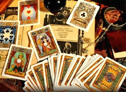 Χαρτομαντεία LENORMAND – Τα αμοιβαία συναισθήματα δεν κρύβονται!